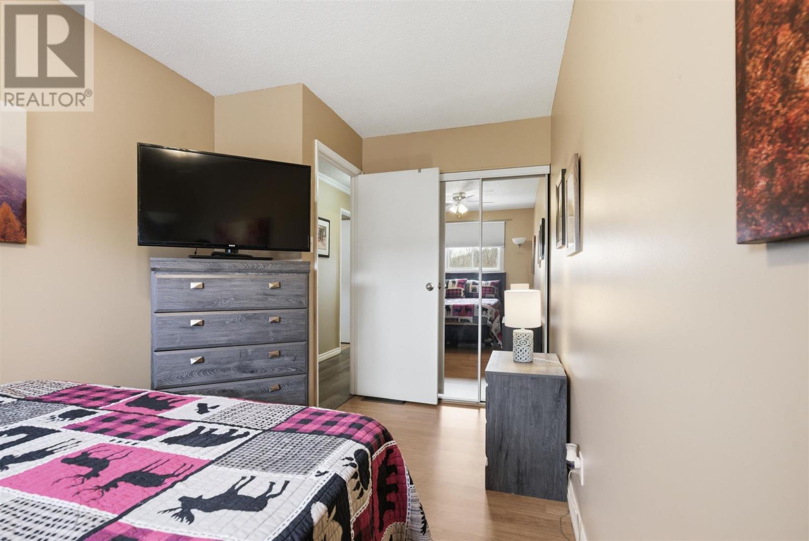 












60 Farrell CRES

,
Elliot Lake,




Ontario
P5A3M9

