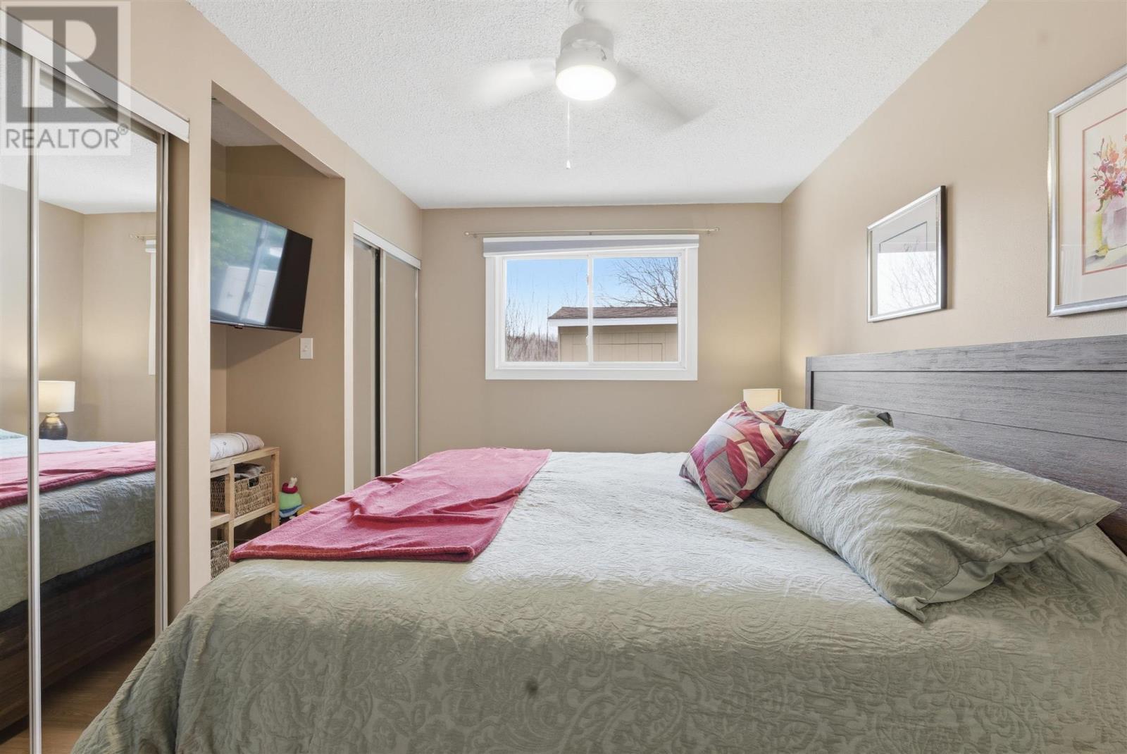 












60 Farrell CRES

,
Elliot Lake,




Ontario
P5A3M9

