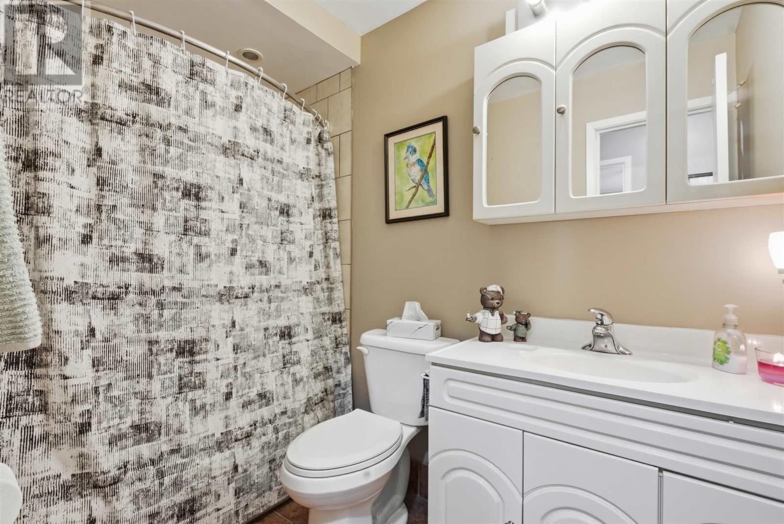 












60 Farrell CRES

,
Elliot Lake,




Ontario
P5A3M9

