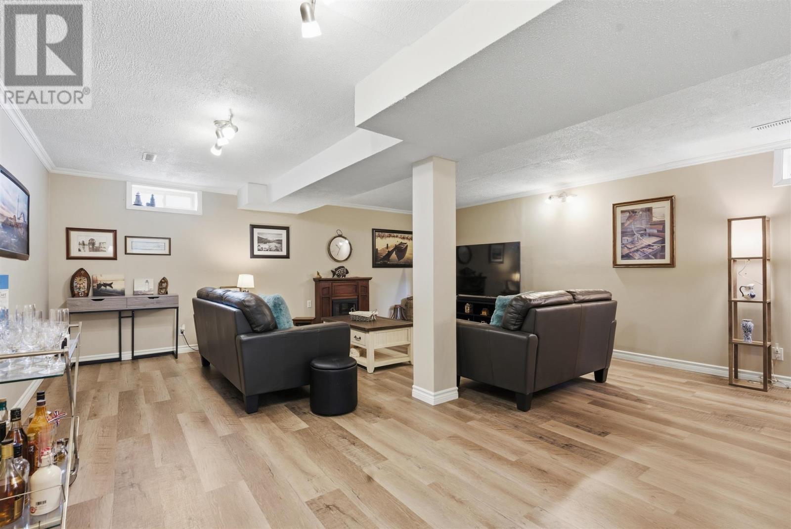 












60 Farrell CRES

,
Elliot Lake,




Ontario
P5A3M9


