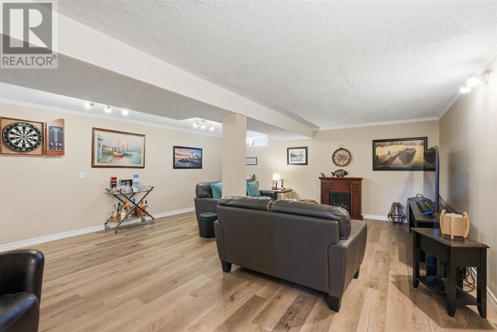 












60 Farrell CRES

,
Elliot Lake,




Ontario
P5A3M9

