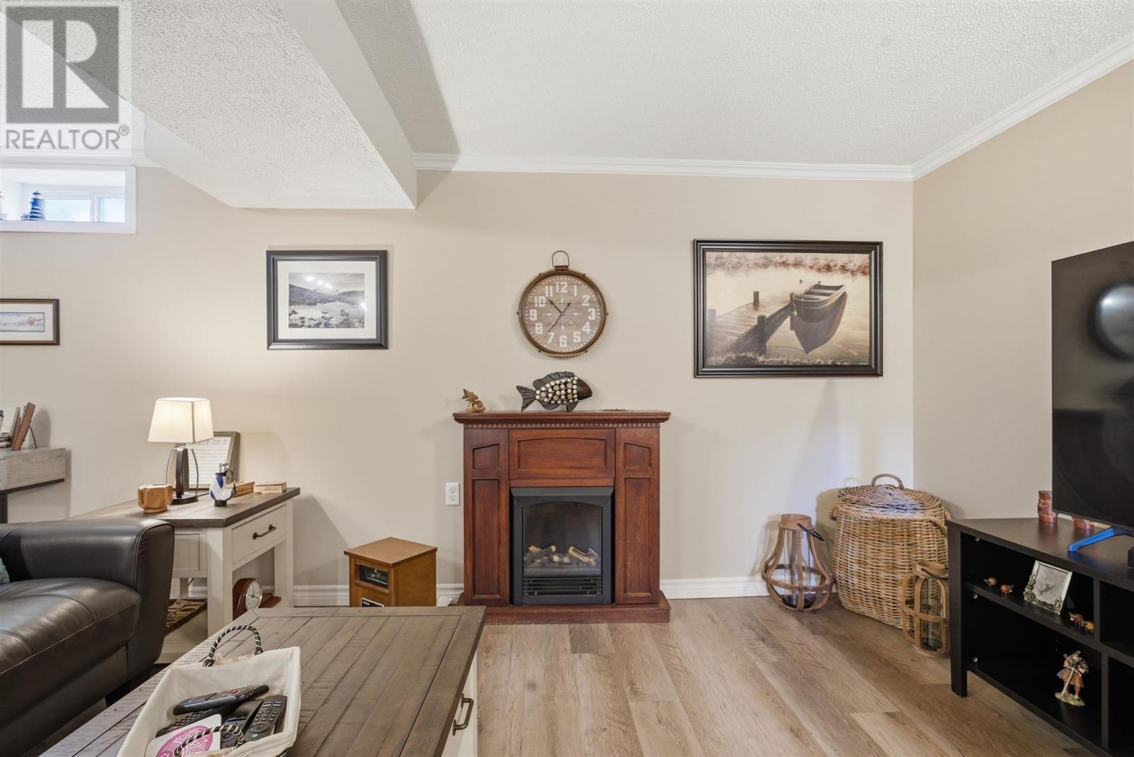 












60 Farrell CRES

,
Elliot Lake,




Ontario
P5A3M9

