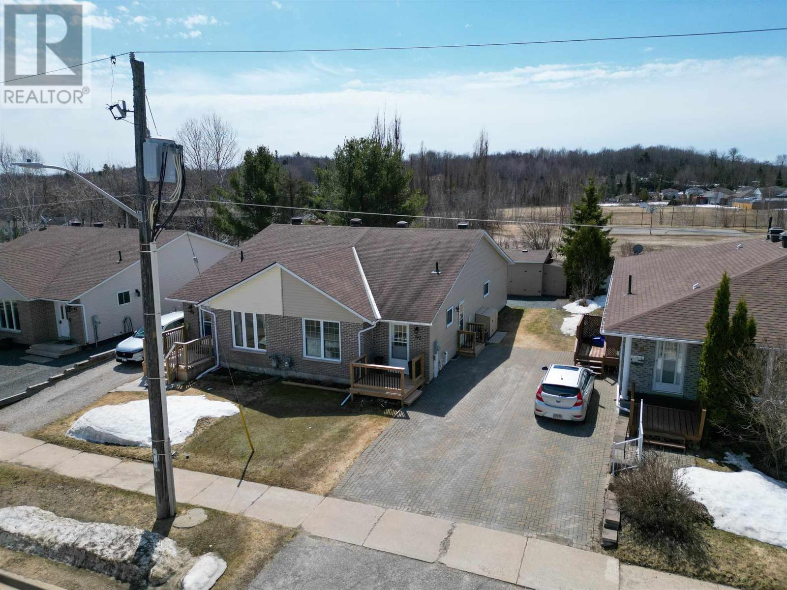 












60 Farrell CRES

,
Elliot Lake,




Ontario
P5A3M9

