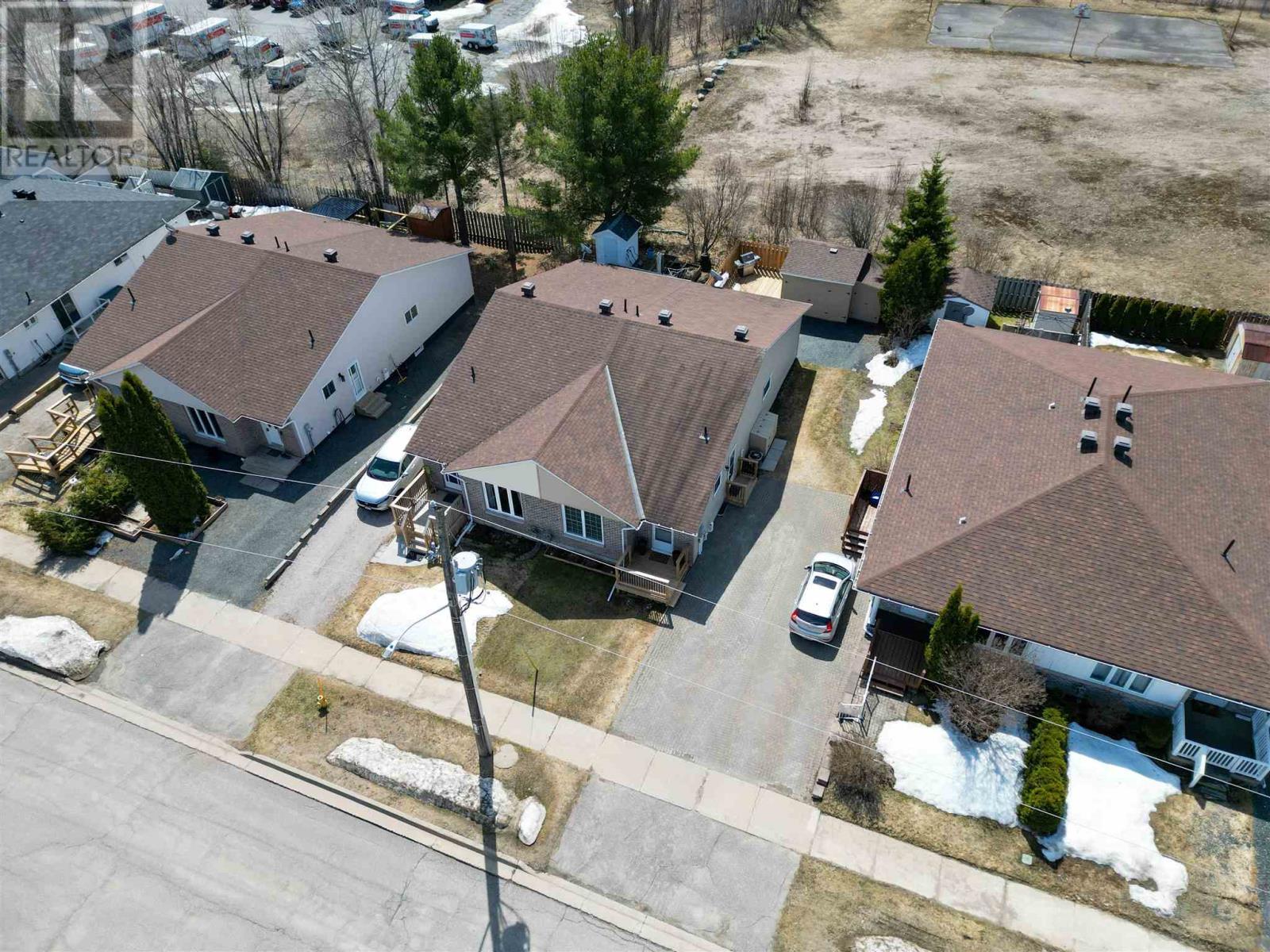 












60 Farrell CRES

,
Elliot Lake,




Ontario
P5A3M9

