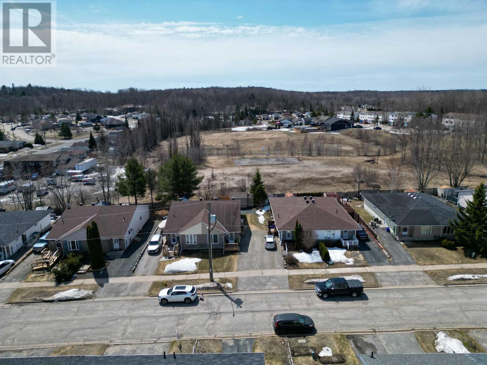 












60 Farrell CRES

,
Elliot Lake,




Ontario
P5A3M9

