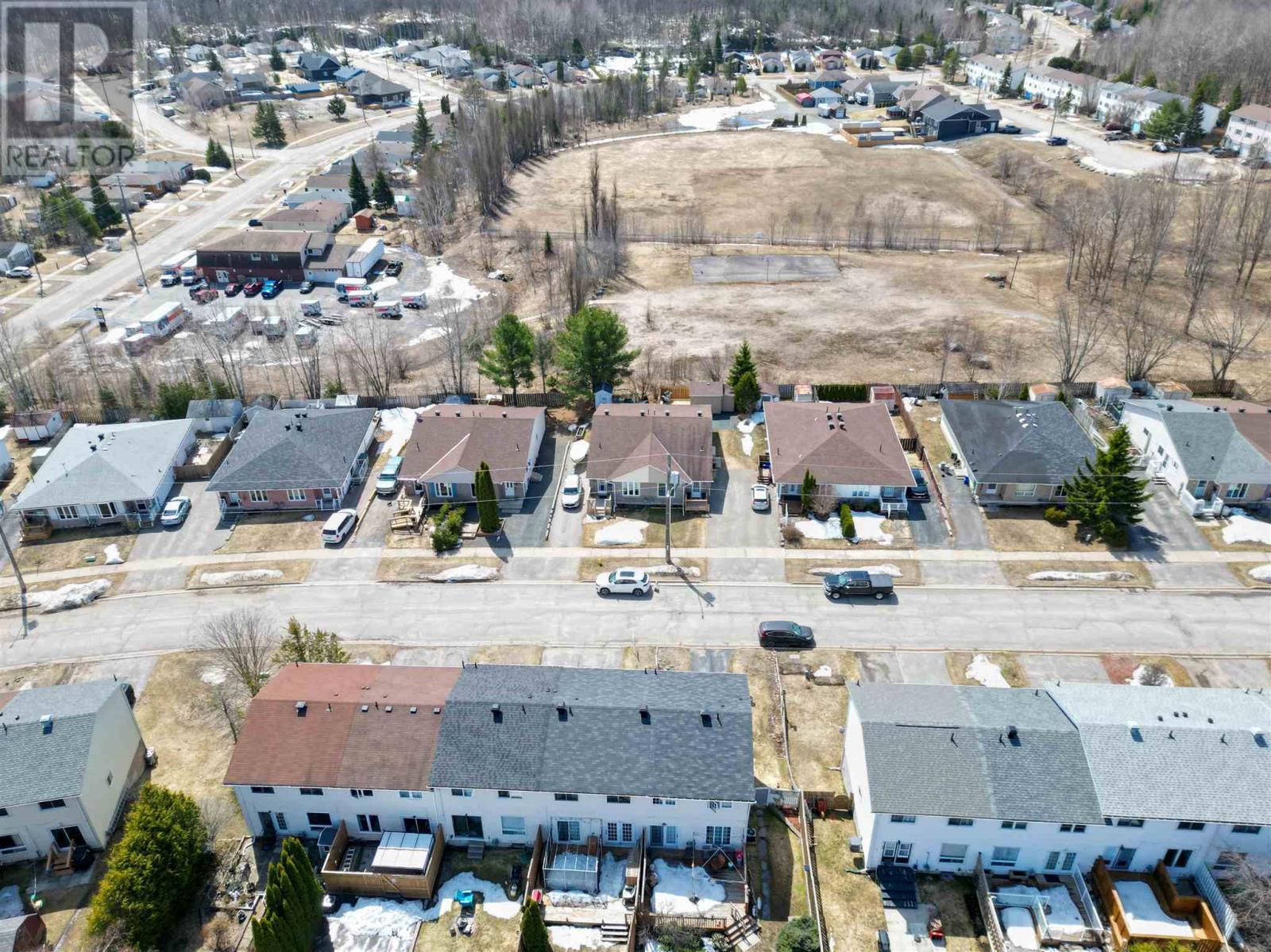 












60 Farrell CRES

,
Elliot Lake,




Ontario
P5A3M9

