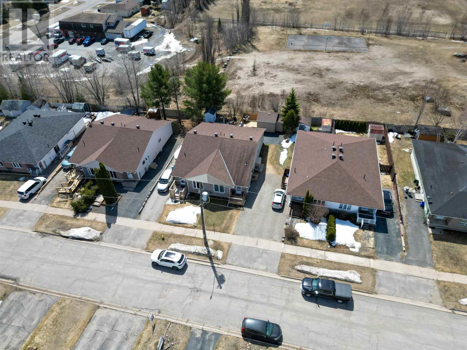 












60 Farrell CRES

,
Elliot Lake,




Ontario
P5A3M9

