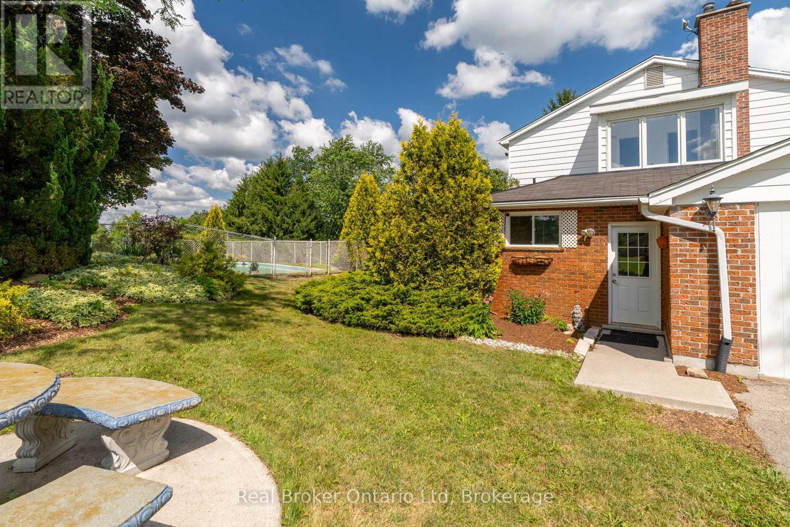 












4502 WELLINGTON ROAD 35 ROAD

,
Puslinch,




Ontario
N1H6J3

