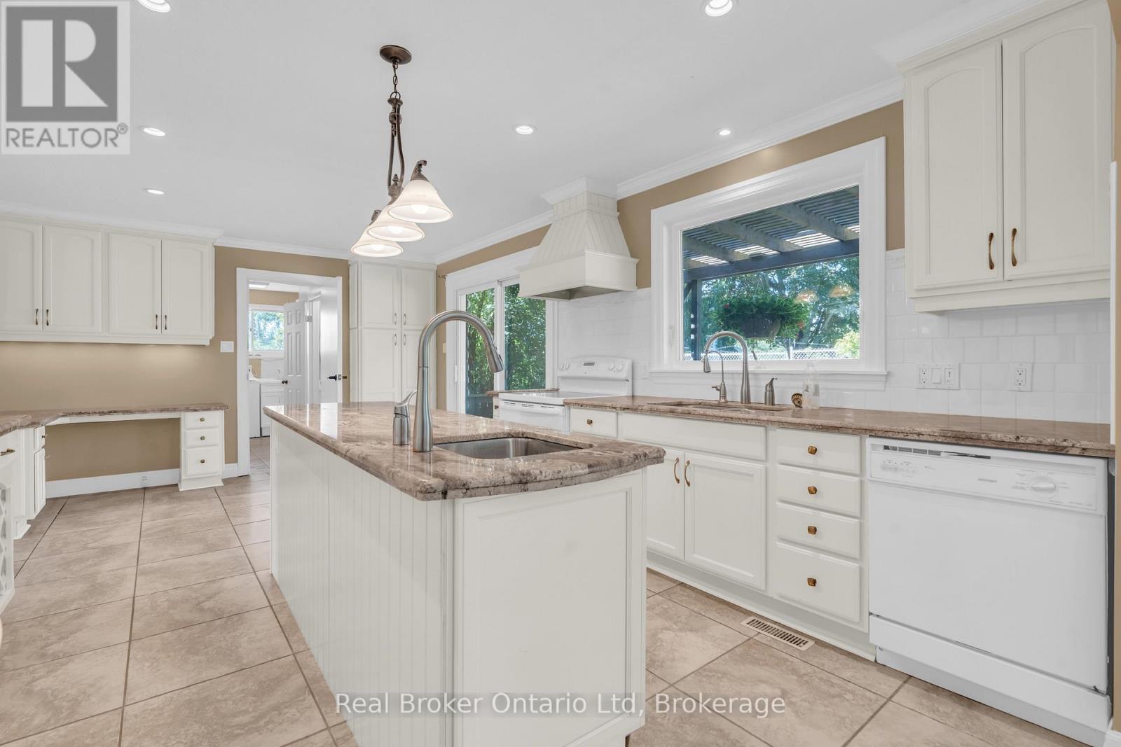 












4502 WELLINGTON ROAD 35 ROAD

,
Puslinch,




Ontario
N1H6J3

