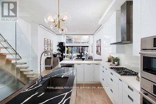 












121 MARKHAM STREET

,
Toronto,




Ontario
M6J2G4

