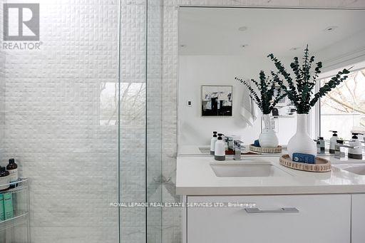 












121 MARKHAM STREET

,
Toronto,




Ontario
M6J2G4

