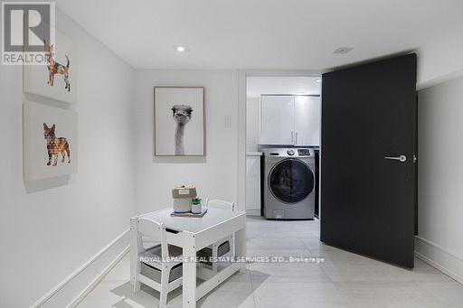 












121 MARKHAM STREET

,
Toronto,




Ontario
M6J2G4

