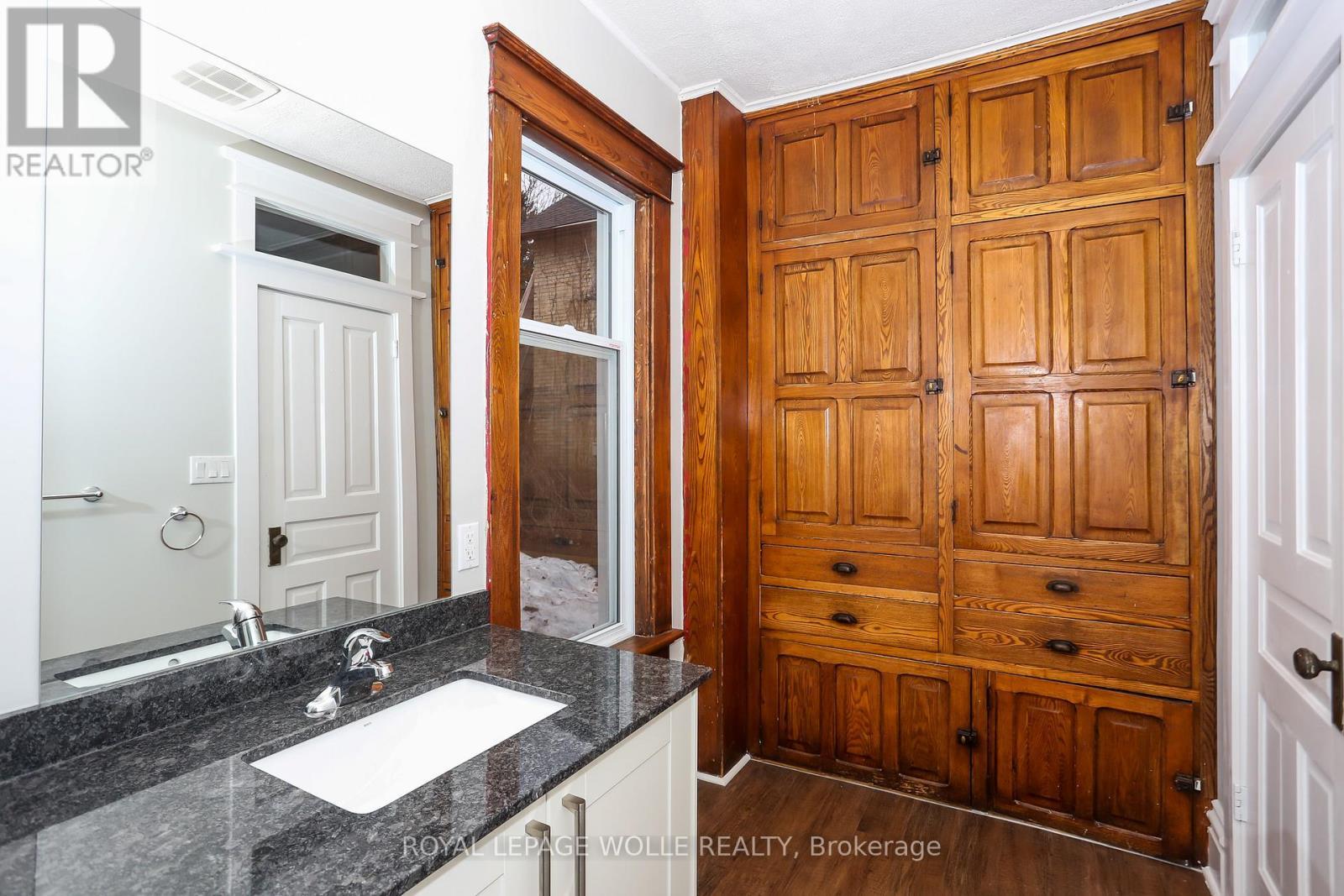 












94 SCOTT STREET

,
Kitchener,




Ontario
N2H2R5

