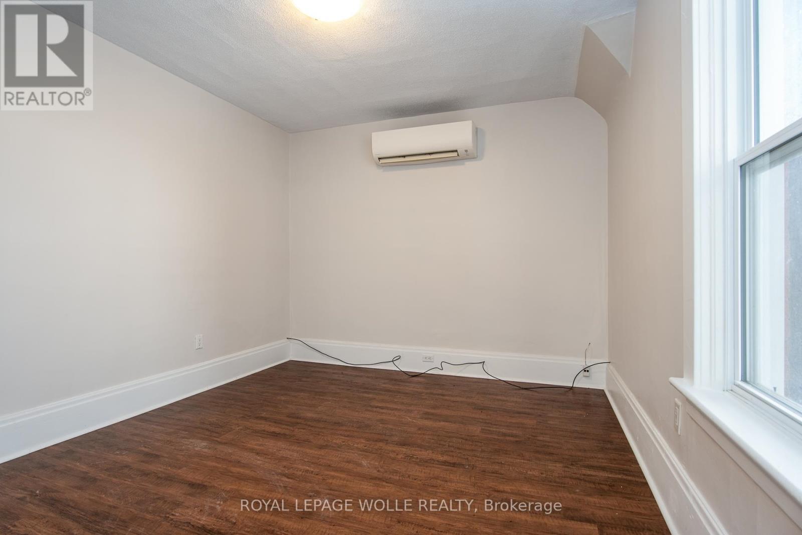 












94 SCOTT STREET

,
Kitchener,




Ontario
N2H2R5

