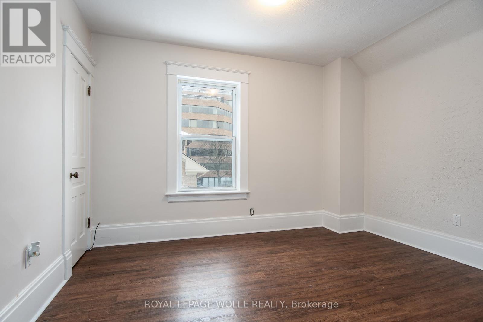 












94 SCOTT STREET

,
Kitchener,




Ontario
N2H2R5

