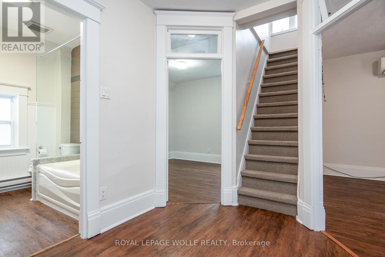 












94 SCOTT STREET

,
Kitchener,




Ontario
N2H2R5

