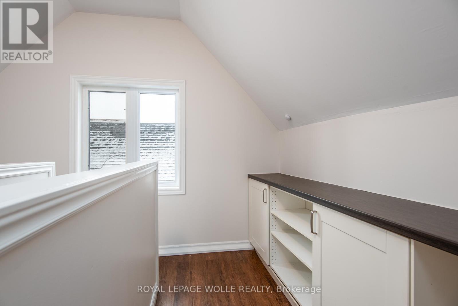 












94 SCOTT STREET

,
Kitchener,




Ontario
N2H2R5

