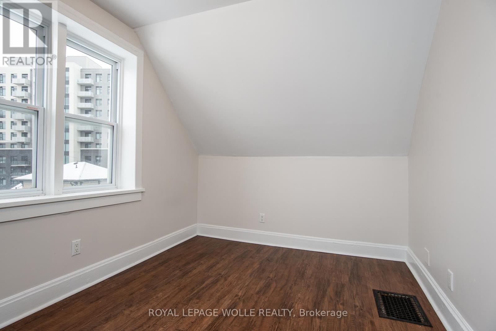 












94 SCOTT STREET

,
Kitchener,




Ontario
N2H2R5

