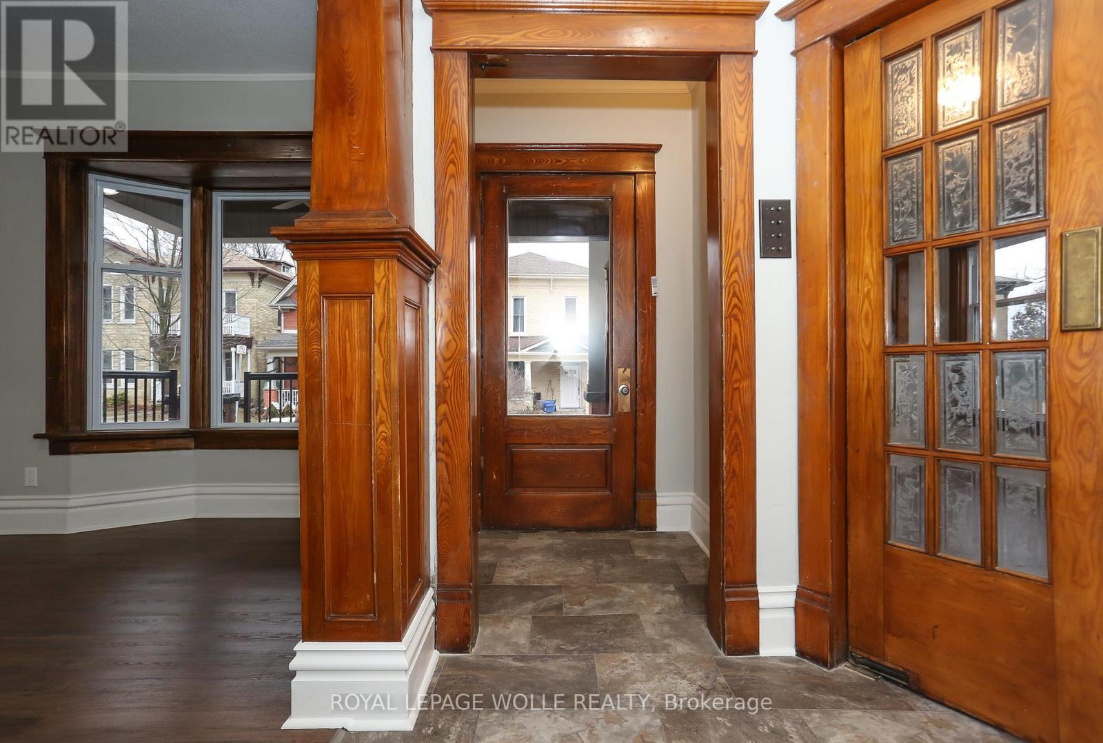 












94 SCOTT STREET

,
Kitchener,




Ontario
N2H2R5

