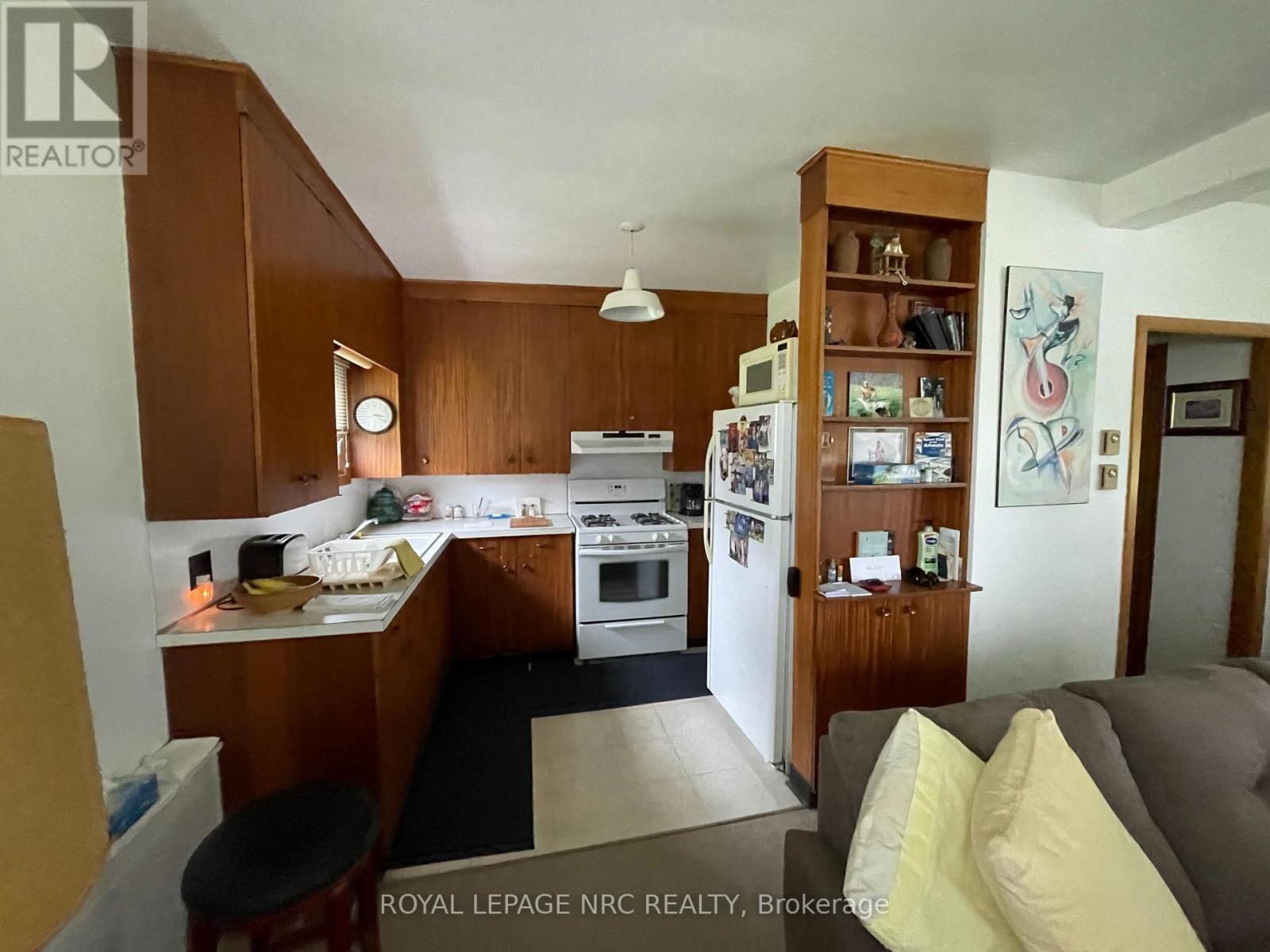 












166 LAKESHORE ROAD

,
Fort Erie (Lakeshore),




Ontario
L2A1B2

