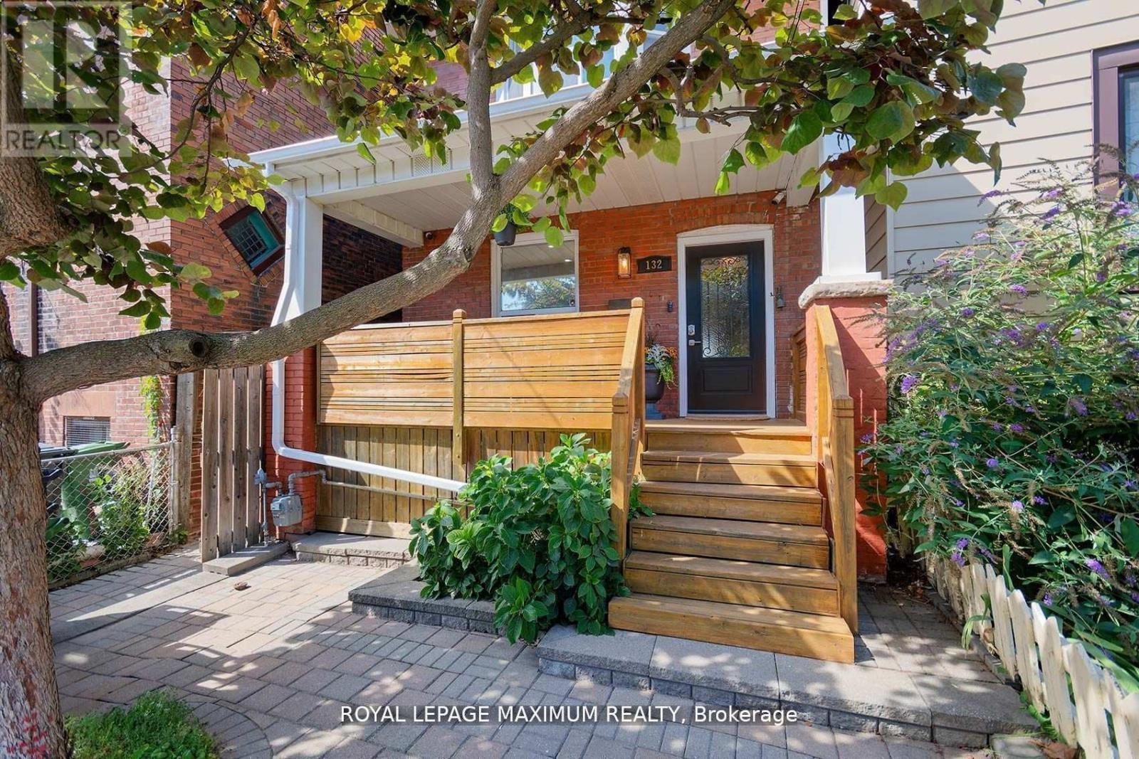 












132 WALLACE AVENUE

,
Toronto,




Ontario
M6H1T5


