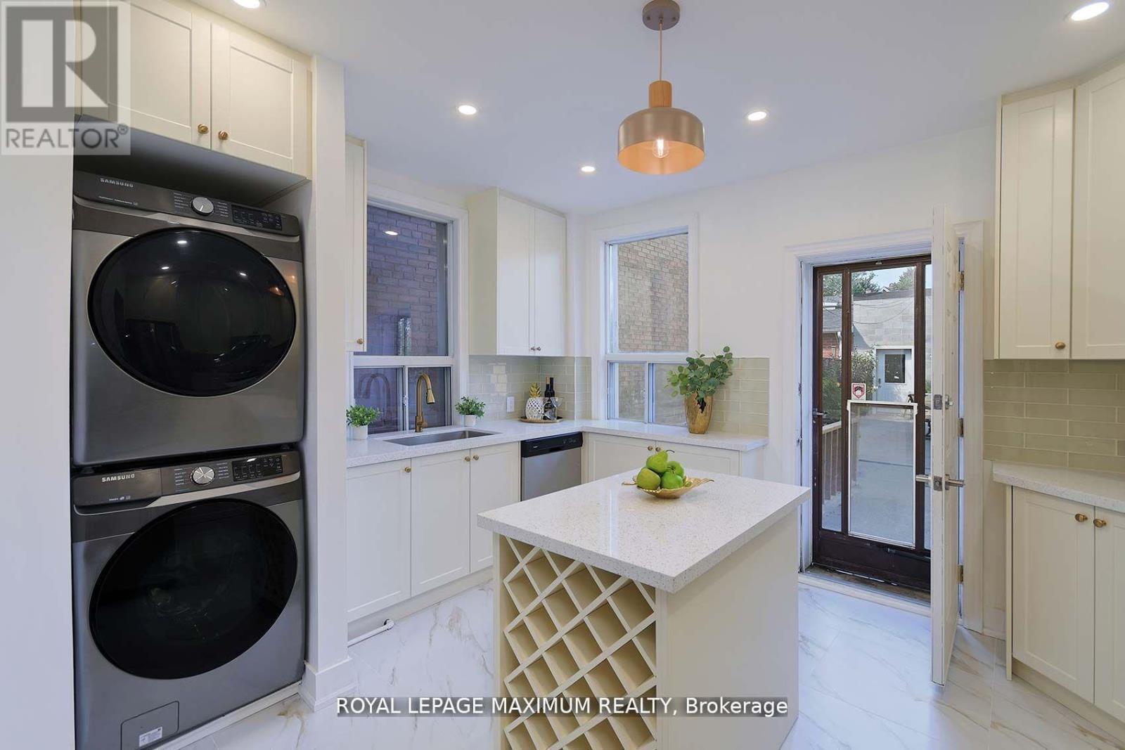 












132 WALLACE AVENUE

,
Toronto,




Ontario
M6H1T5

