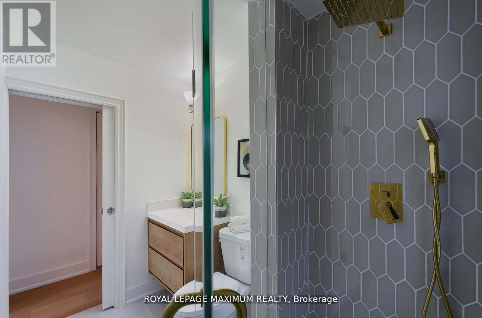 












132 WALLACE AVENUE

,
Toronto,




Ontario
M6H1T5

