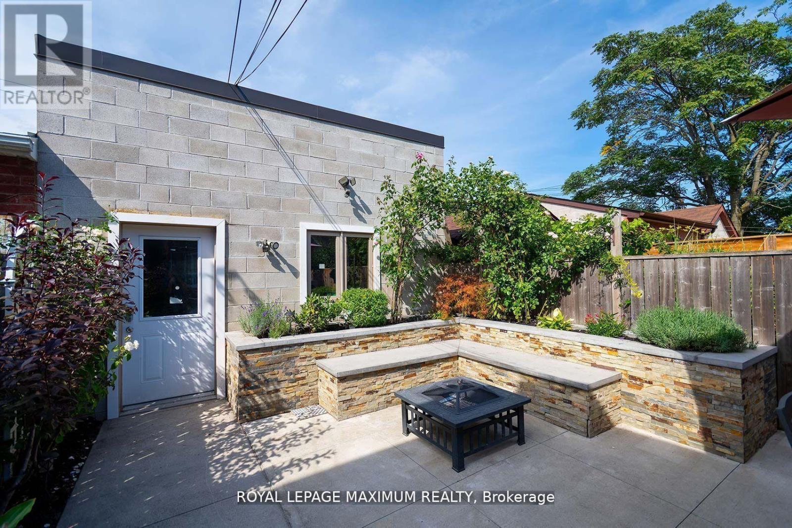 












132 WALLACE AVENUE

,
Toronto,




Ontario
M6H1T5

