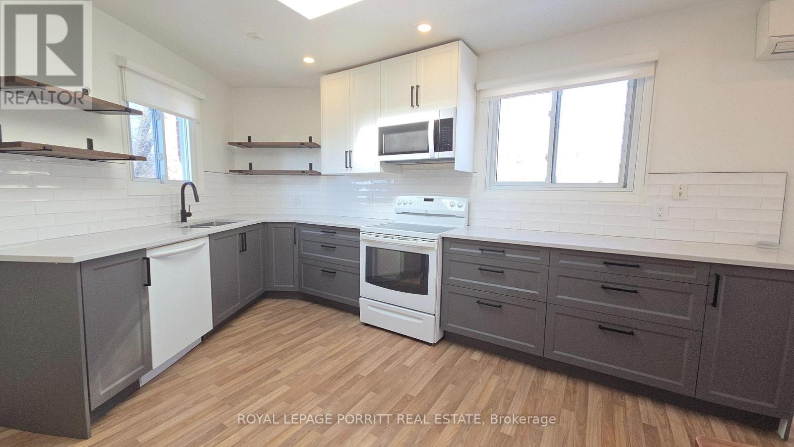 












3 - 4 FORTIETH STREET

,
Toronto,




Ontario
M8W3M9

