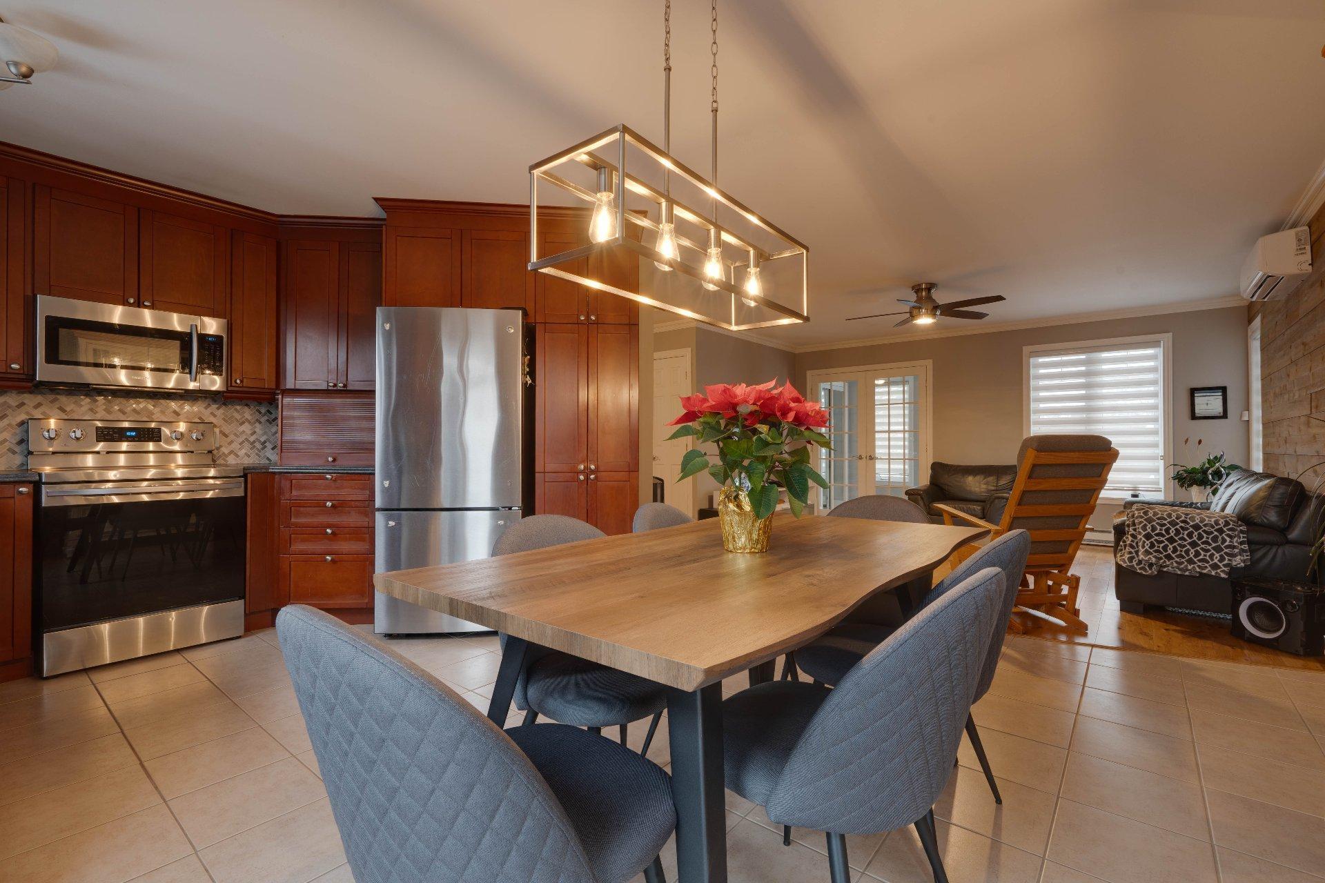 









80


Av. Gérard-Brunelle

,
Saint-Jean-sur-Richelieu,




QC
J2X5L8

