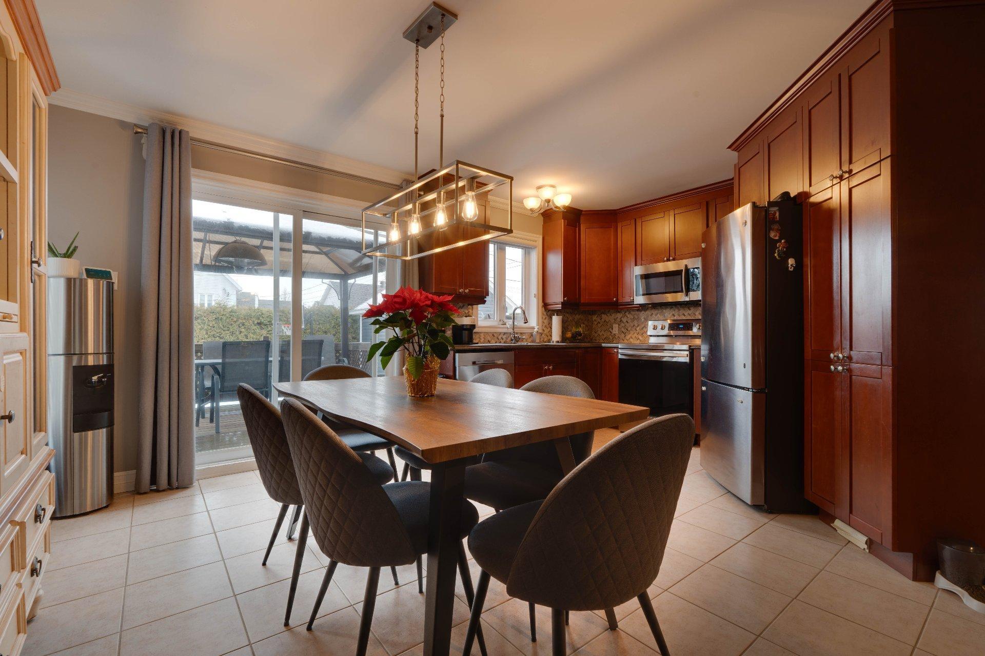 









80


Av. Gérard-Brunelle

,
Saint-Jean-sur-Richelieu,




QC
J2X5L8

