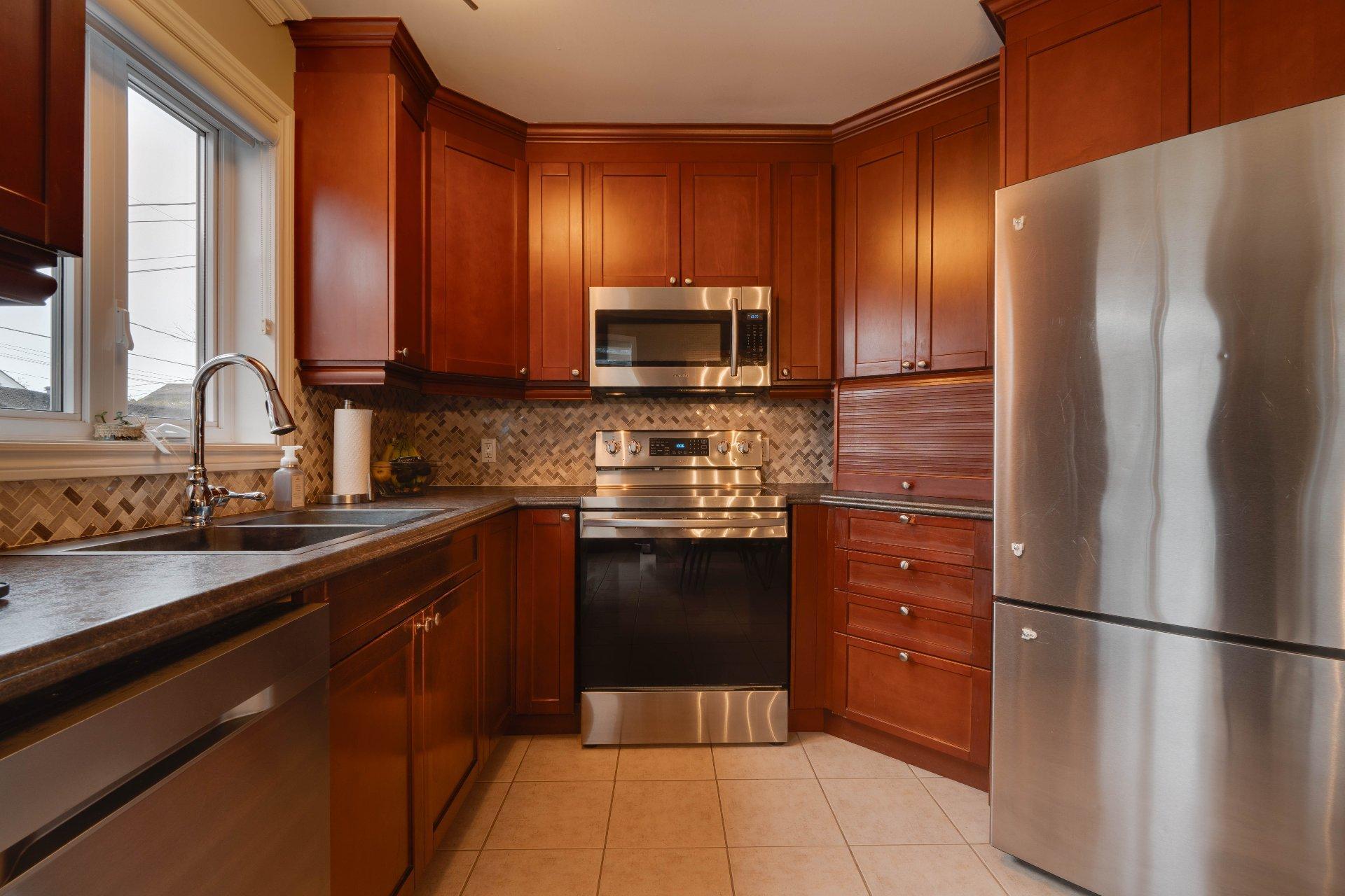 









80


Av. Gérard-Brunelle

,
Saint-Jean-sur-Richelieu,




QC
J2X5L8

