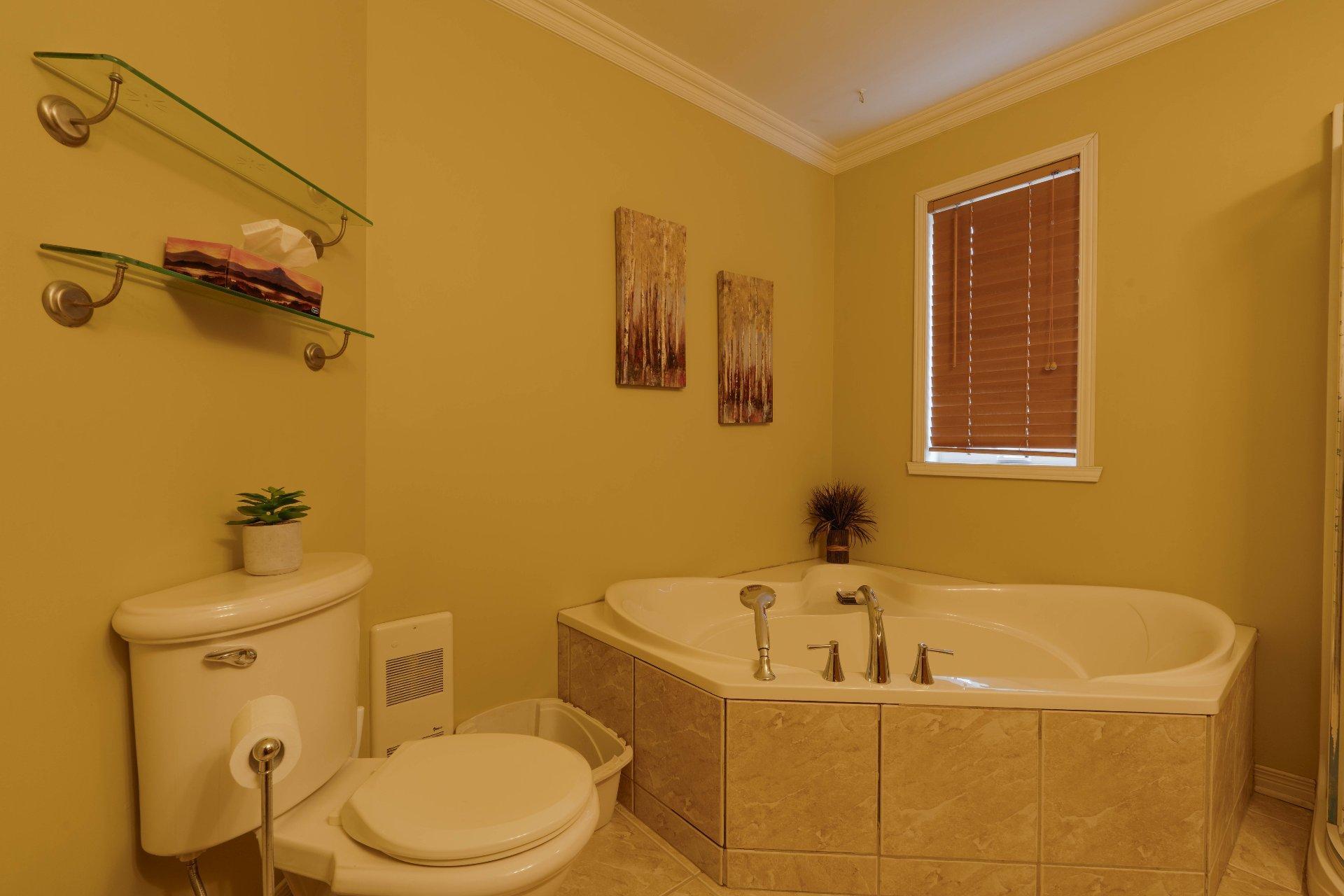 









80


Av. Gérard-Brunelle

,
Saint-Jean-sur-Richelieu,




QC
J2X5L8

