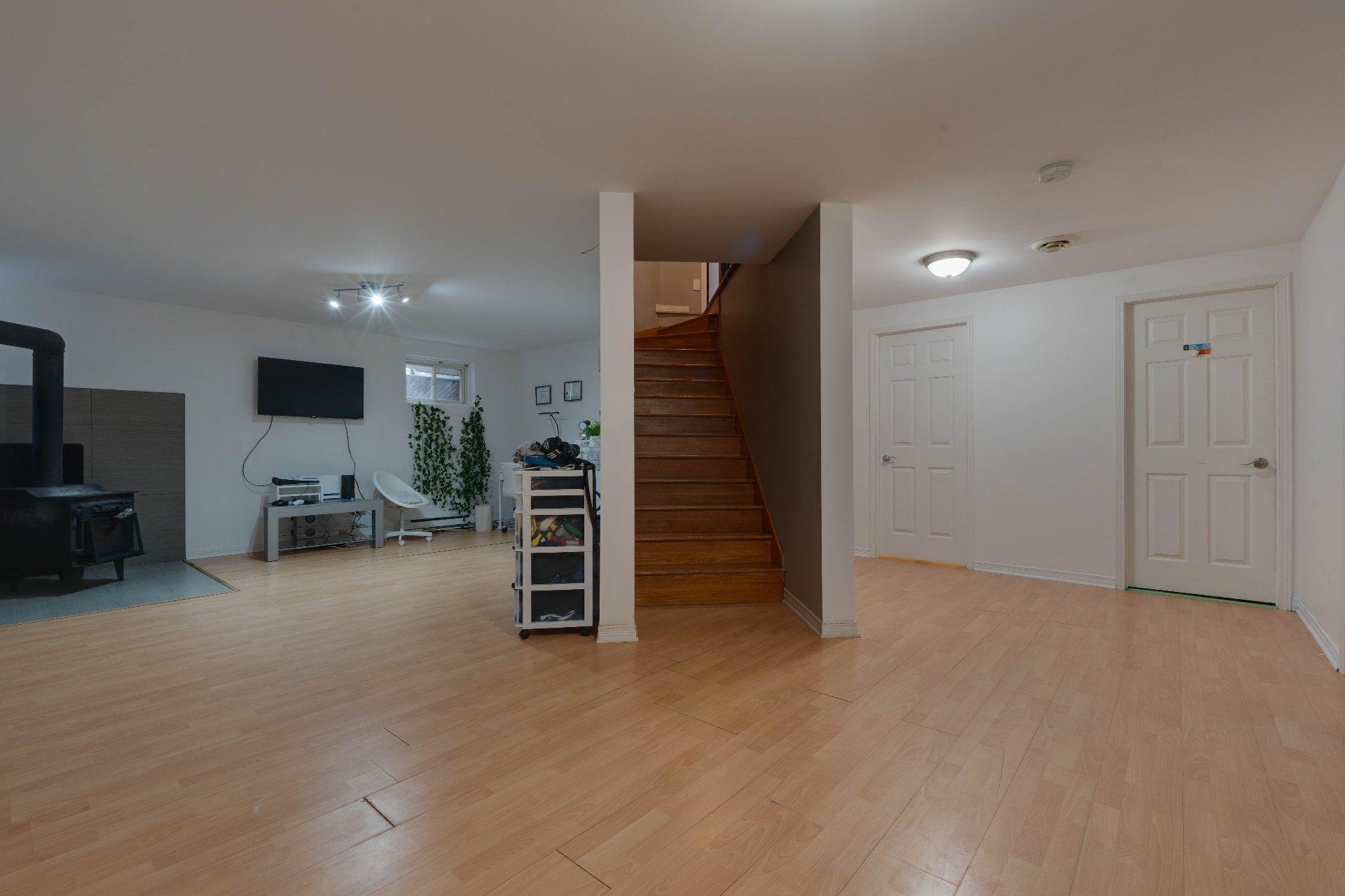 









80


Av. Gérard-Brunelle

,
Saint-Jean-sur-Richelieu,




QC
J2X5L8

