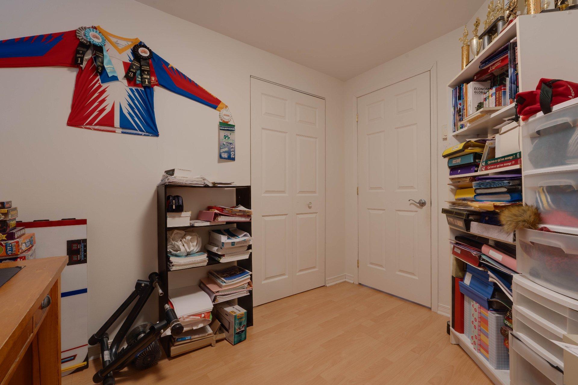 









80


Av. Gérard-Brunelle

,
Saint-Jean-sur-Richelieu,




QC
J2X5L8

