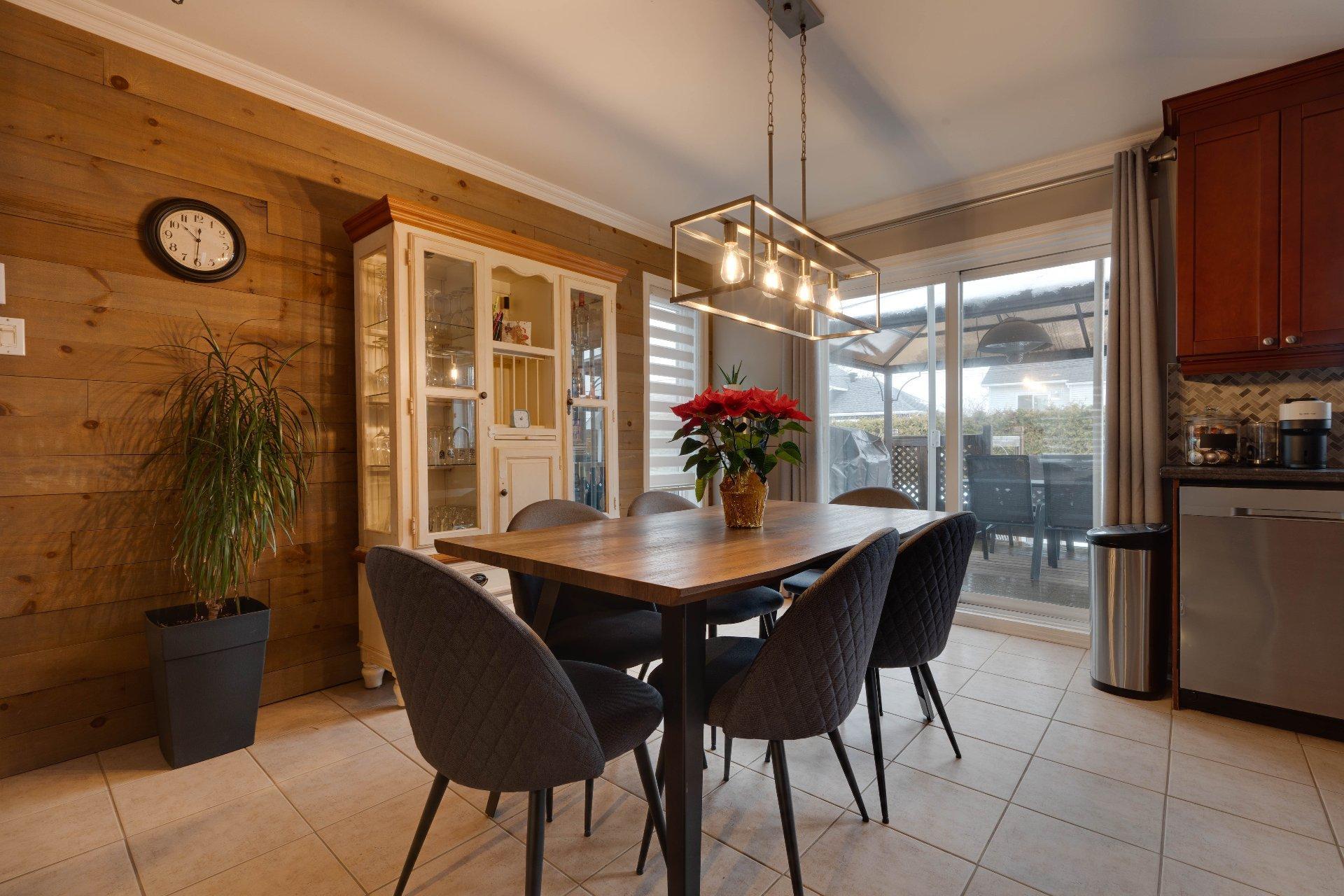 









80


Av. Gérard-Brunelle

,
Saint-Jean-sur-Richelieu,




QC
J2X5L8

