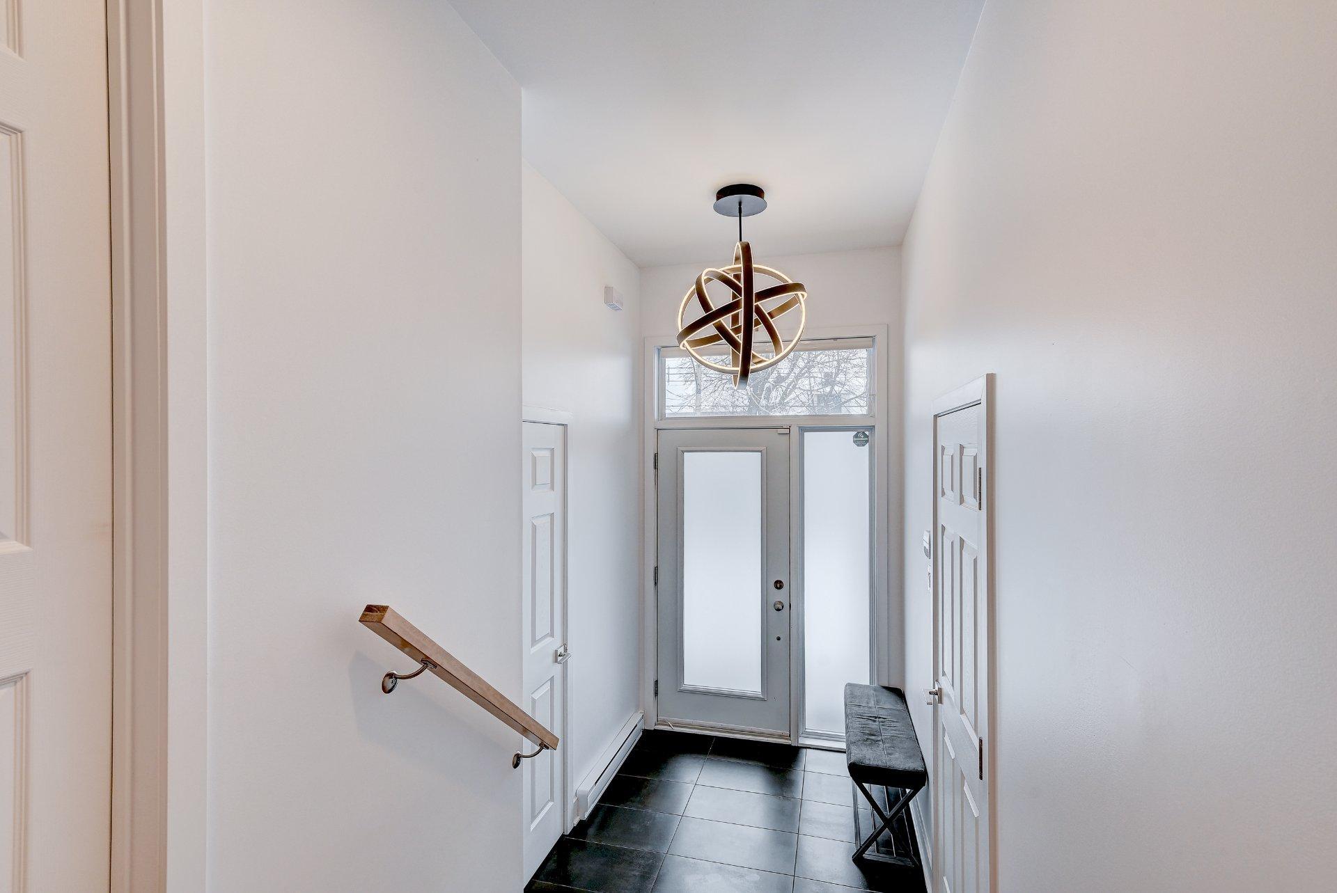 









10399


Av. de Cobourg

,
Montréal (Montréal-Nord),




QC
H1H4W9

