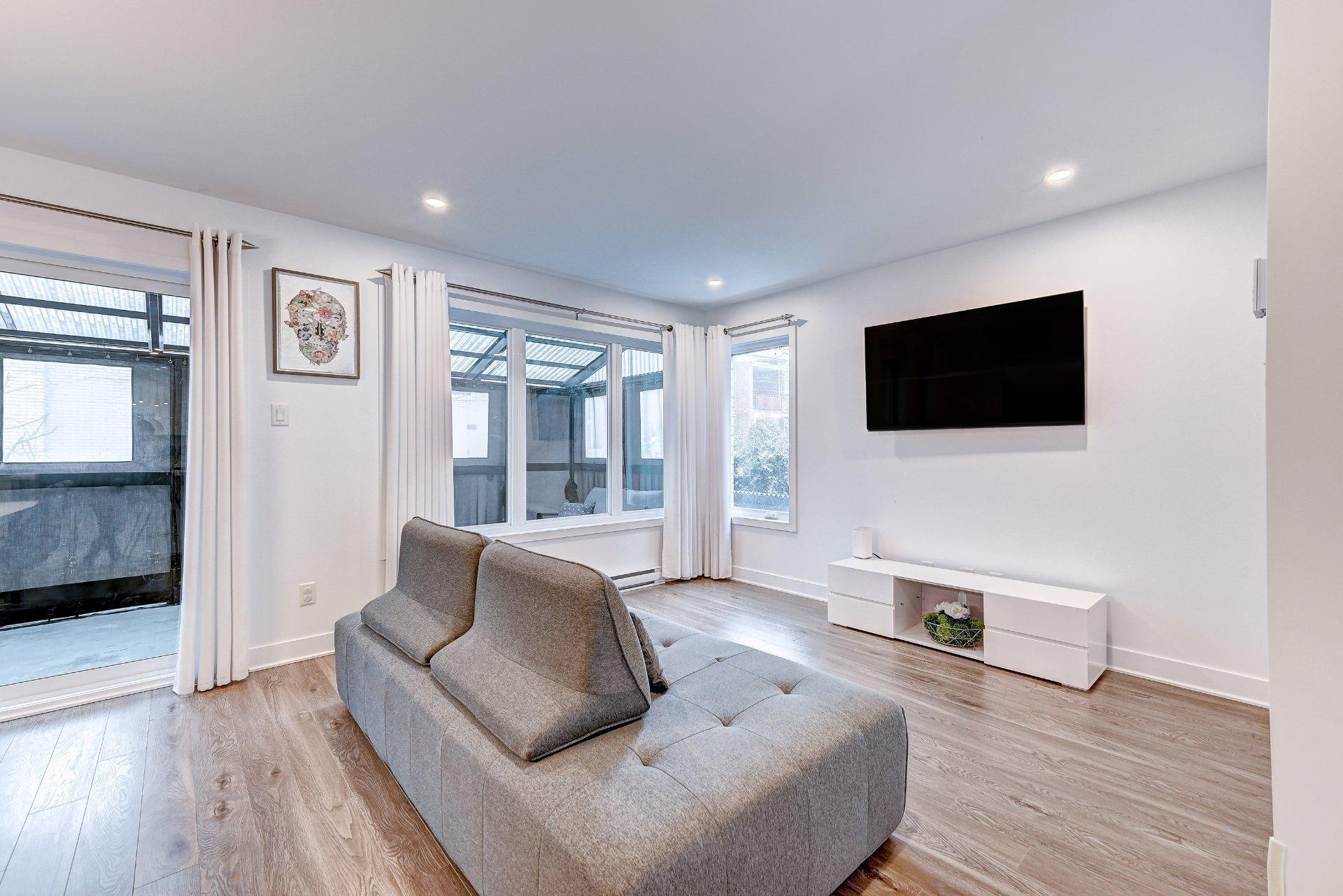 









10399


Av. de Cobourg

,
Montréal (Montréal-Nord),




QC
H1H4W9

