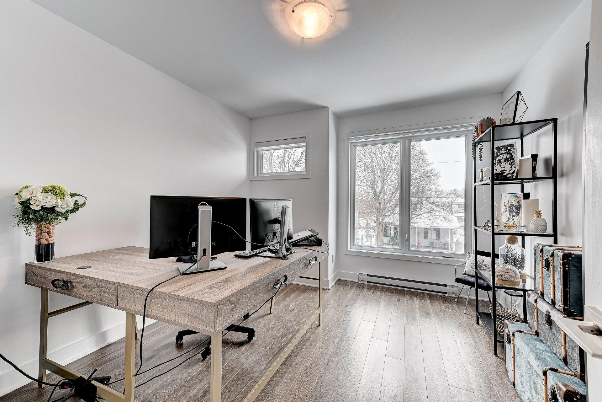 









10399


Av. de Cobourg

,
Montréal (Montréal-Nord),




QC
H1H4W9

