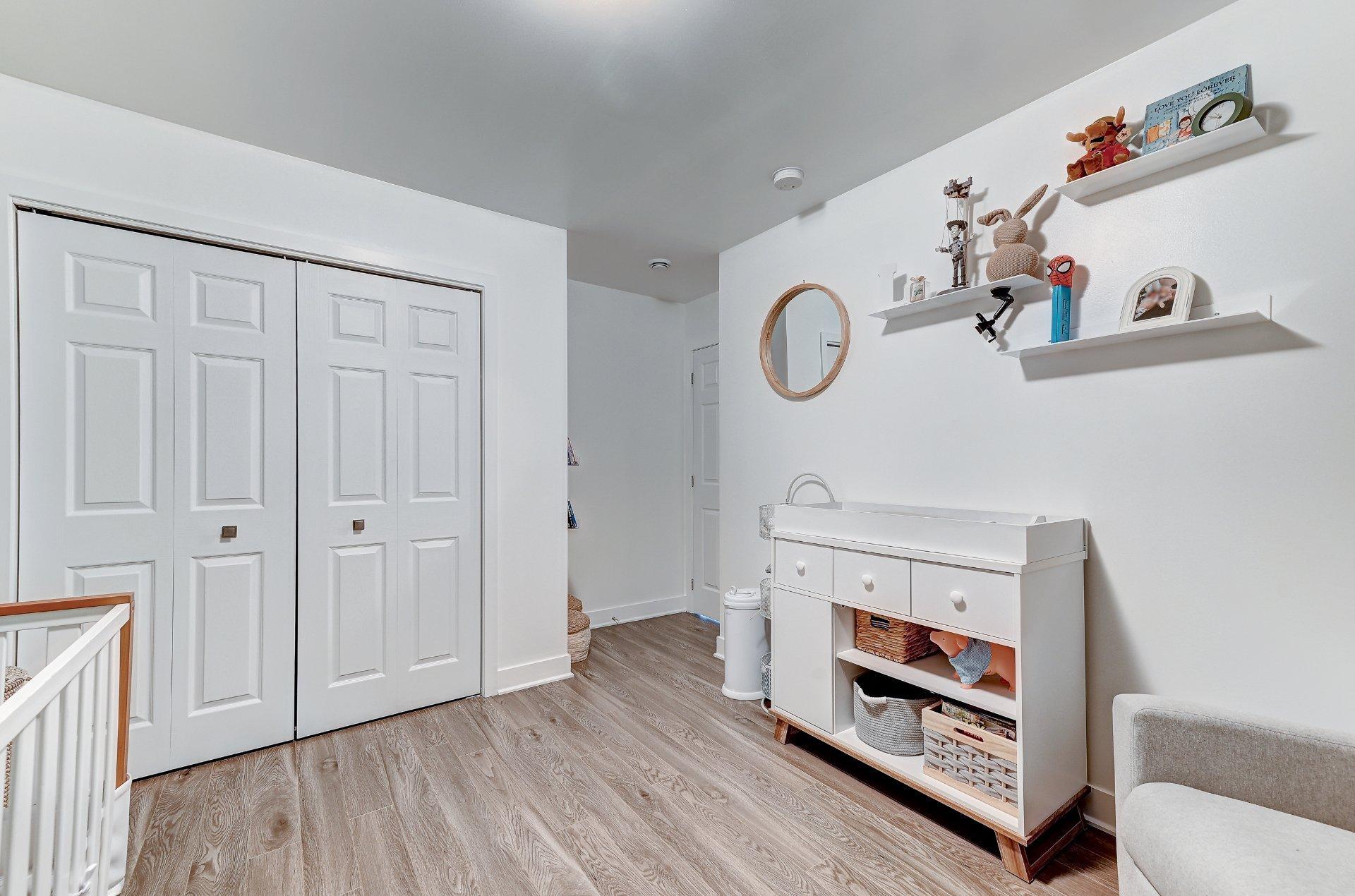 









10399


Av. de Cobourg

,
Montréal (Montréal-Nord),




QC
H1H4W9

