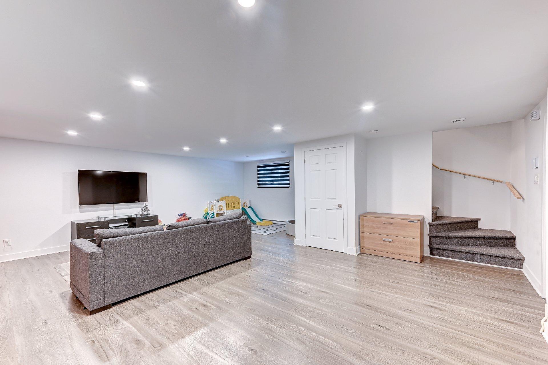 









10399


Av. de Cobourg

,
Montréal (Montréal-Nord),




QC
H1H4W9

