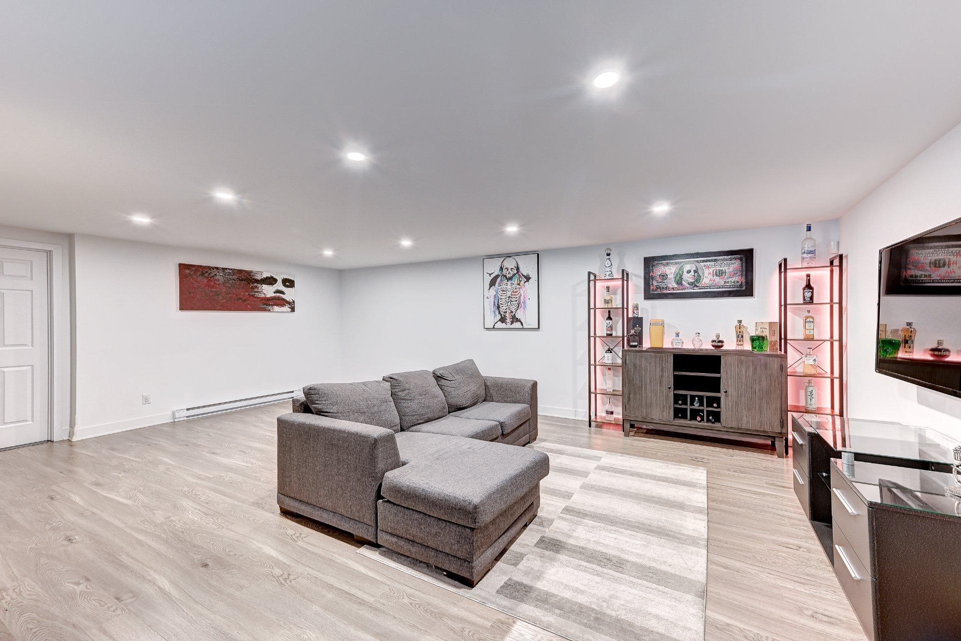 









10399


Av. de Cobourg

,
Montréal (Montréal-Nord),




QC
H1H4W9

