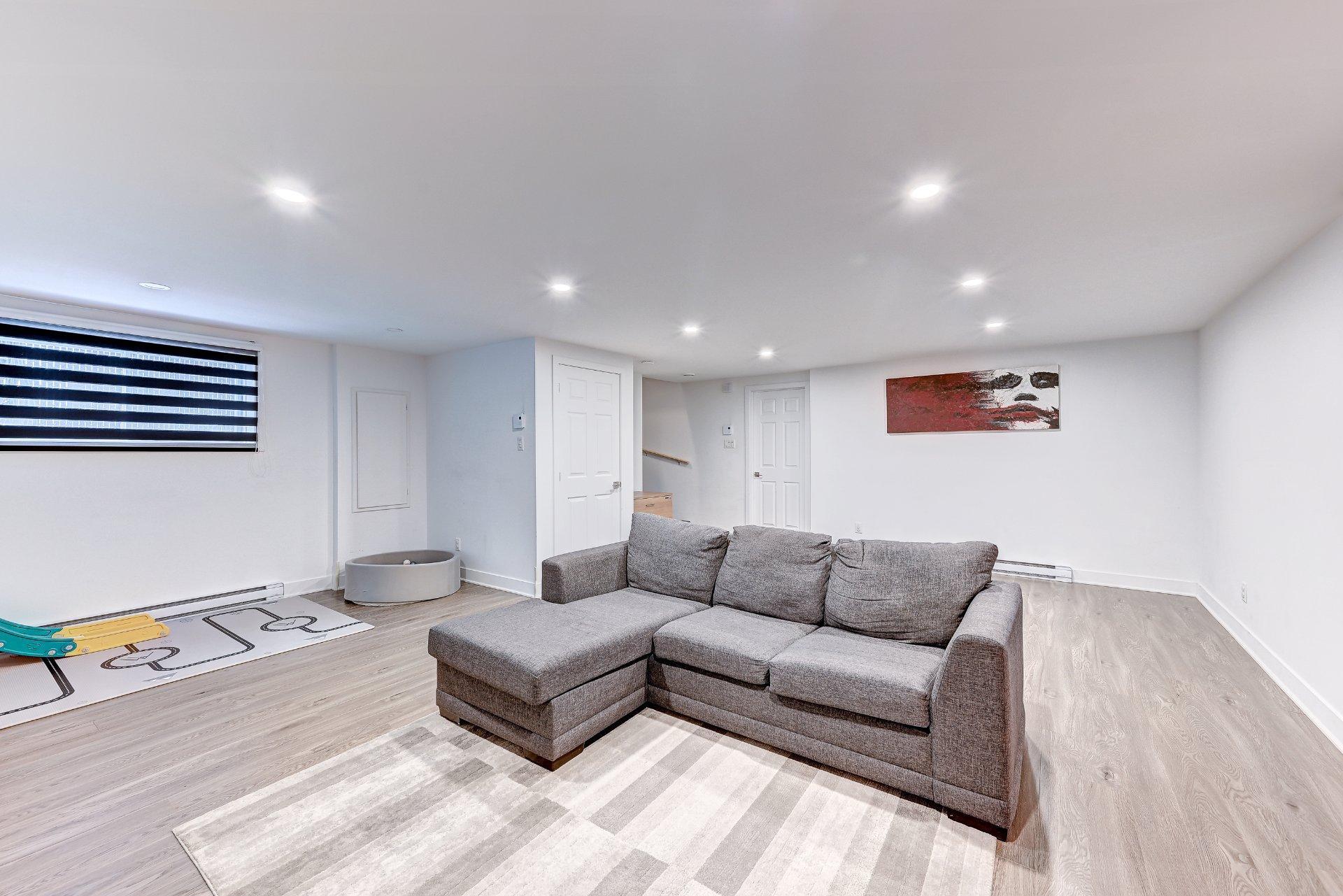 









10399


Av. de Cobourg

,
Montréal (Montréal-Nord),




QC
H1H4W9

