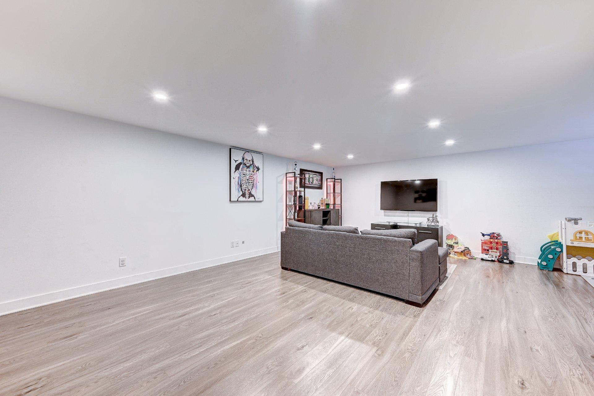 









10399


Av. de Cobourg

,
Montréal (Montréal-Nord),




QC
H1H4W9

