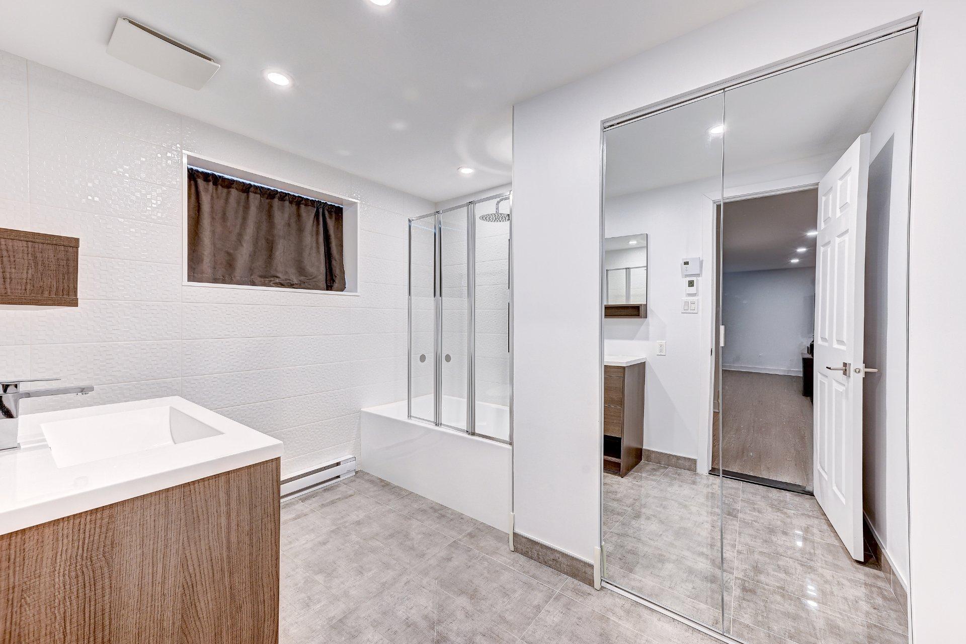 









10399


Av. de Cobourg

,
Montréal (Montréal-Nord),




QC
H1H4W9

