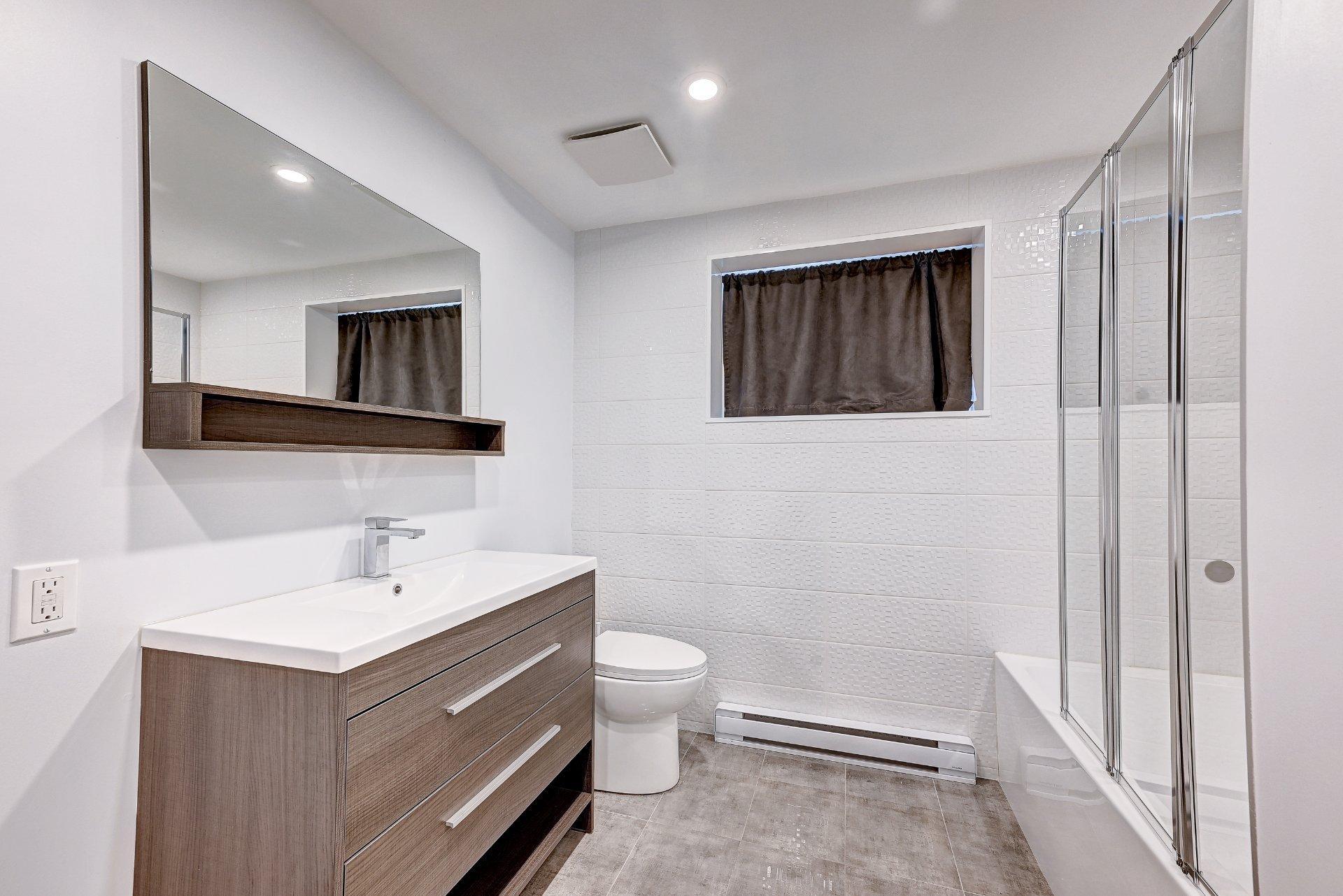 









10399


Av. de Cobourg

,
Montréal (Montréal-Nord),




QC
H1H4W9

