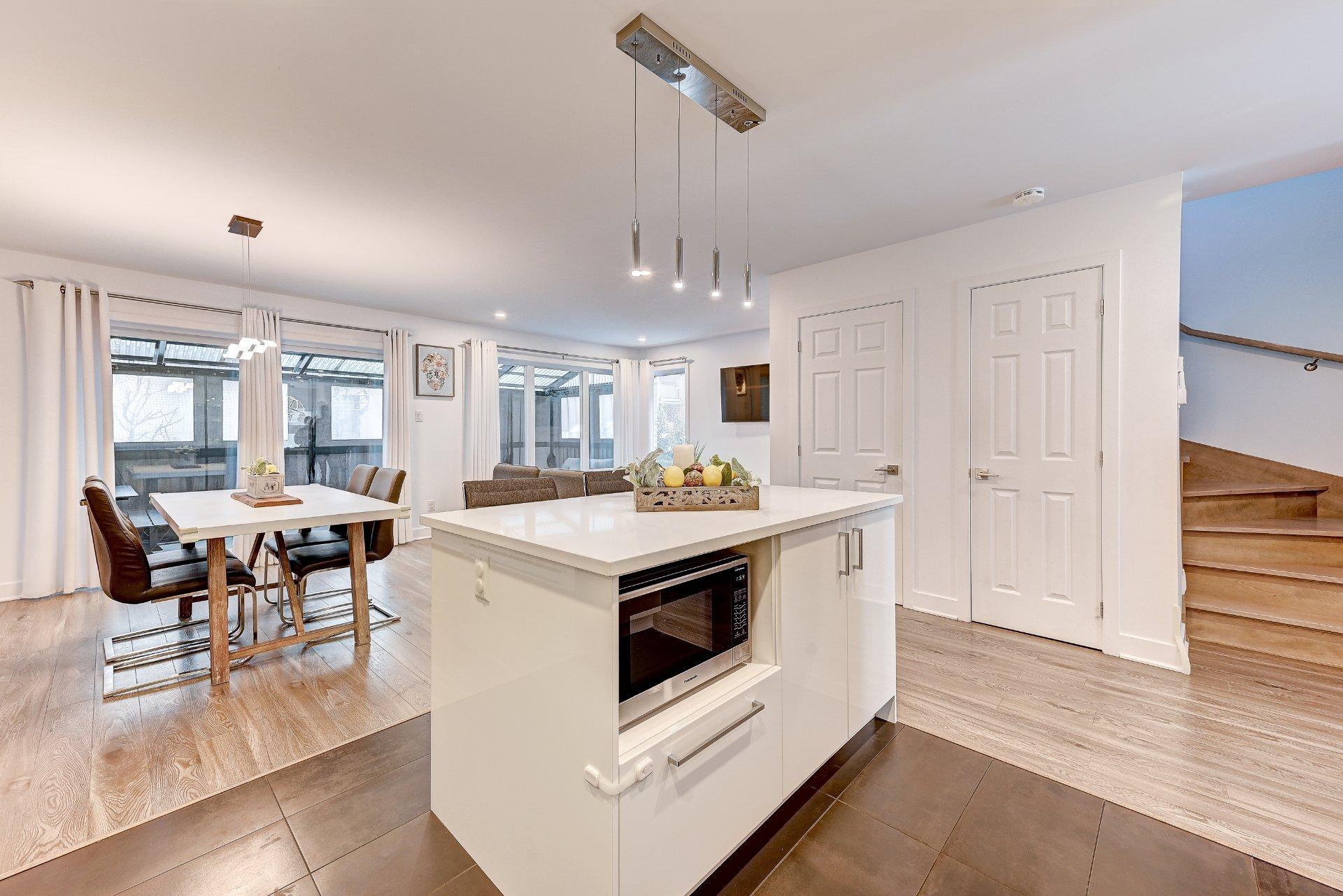 









10399


Av. de Cobourg

,
Montréal (Montréal-Nord),




QC
H1H4W9

