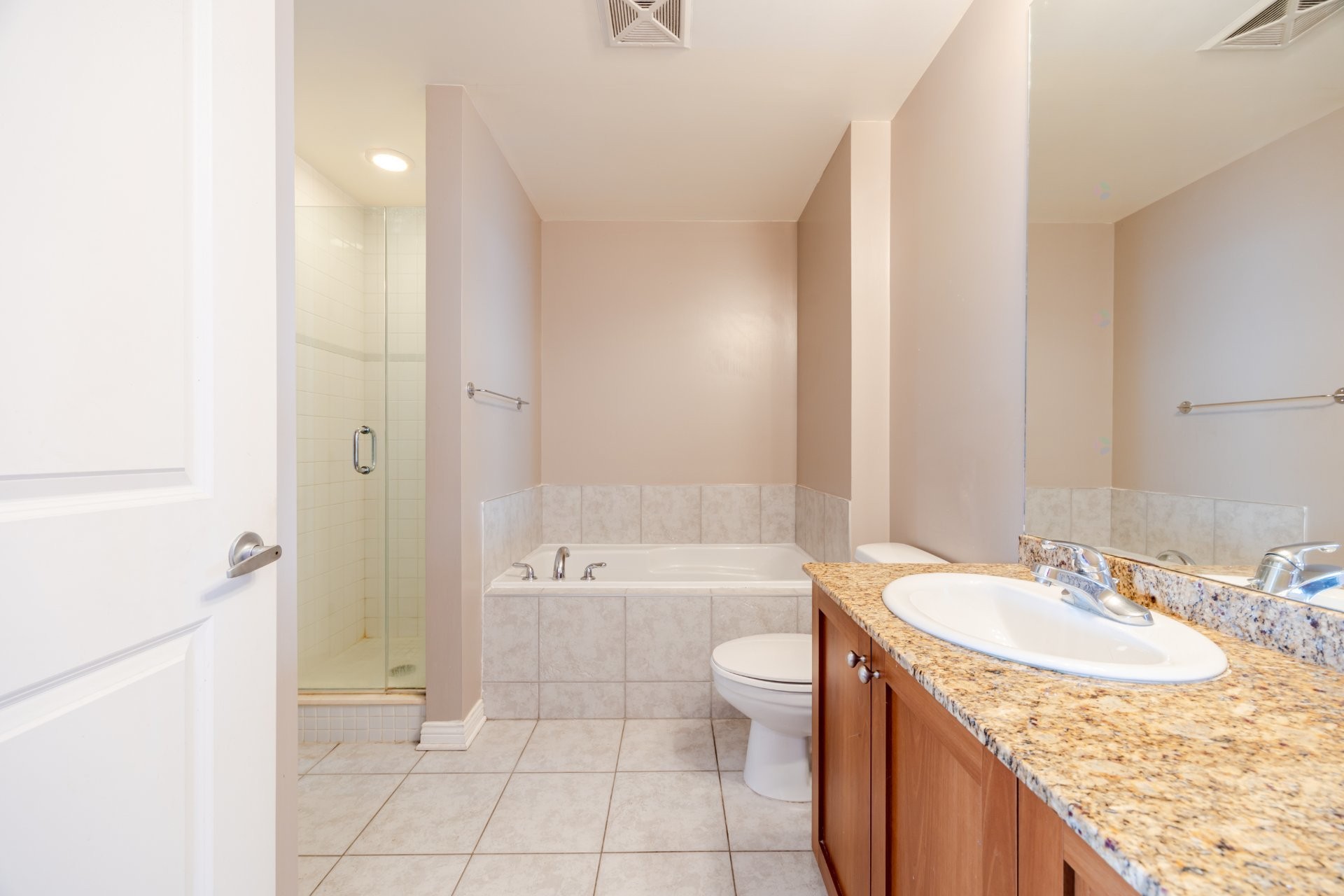 









1200


Rue St-Jacques

, 2101,
Montréal (Ville-Marie),




QC
H3C0E9

