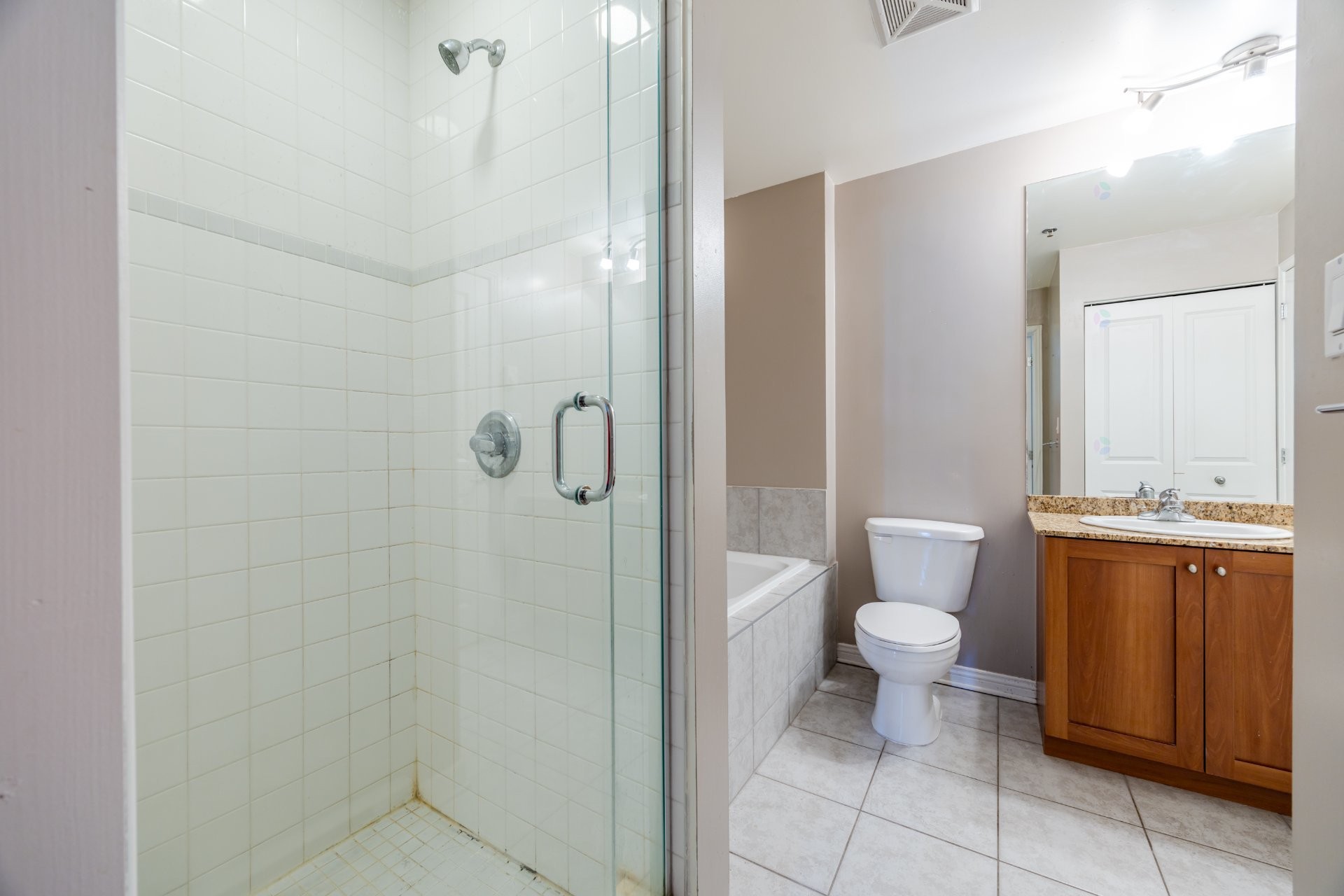 









1200


Rue St-Jacques

, 2101,
Montréal (Ville-Marie),




QC
H3C0E9

