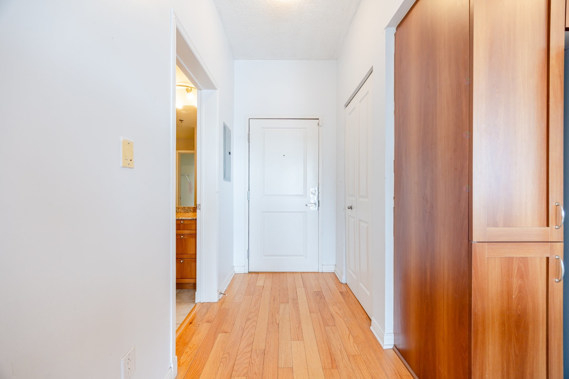 









1200


Rue St-Jacques

, 2101,
Montréal (Ville-Marie),




QC
H3C0E9

